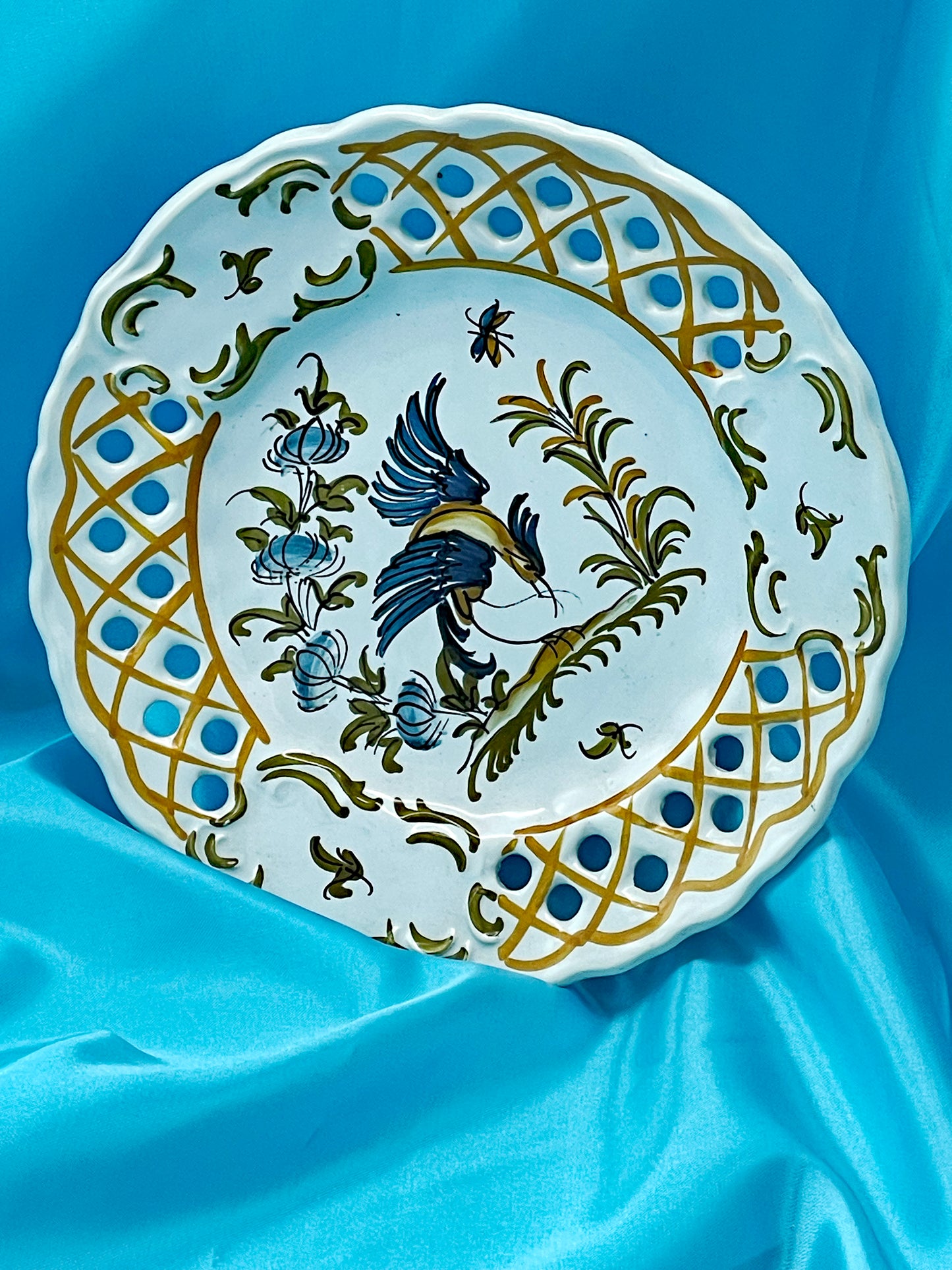 Hand-Painted Faience Wall Plate – Moustiers, France, Signed – 20.5 cm