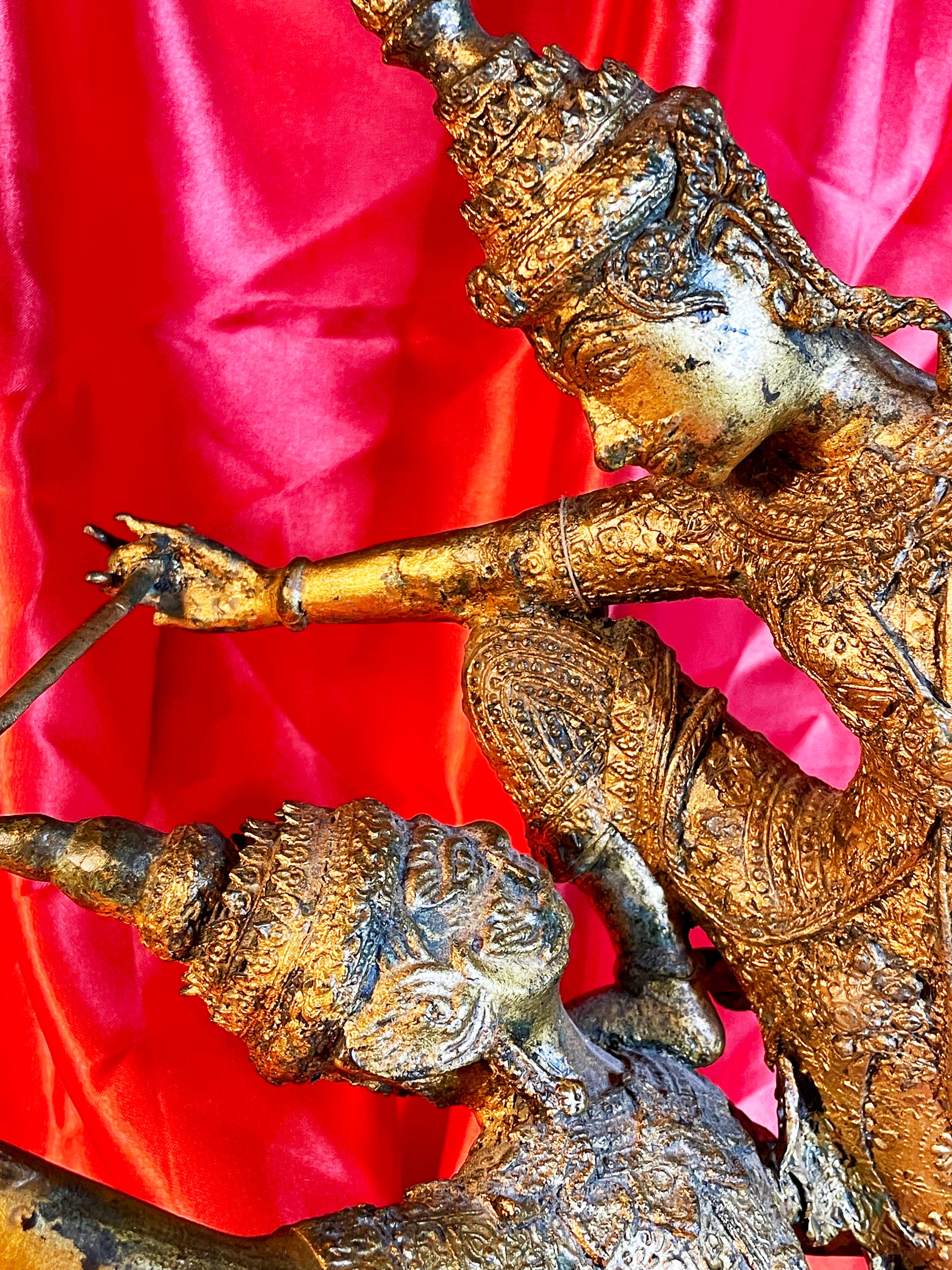 Close detail of the warriors faces and crowns in combat