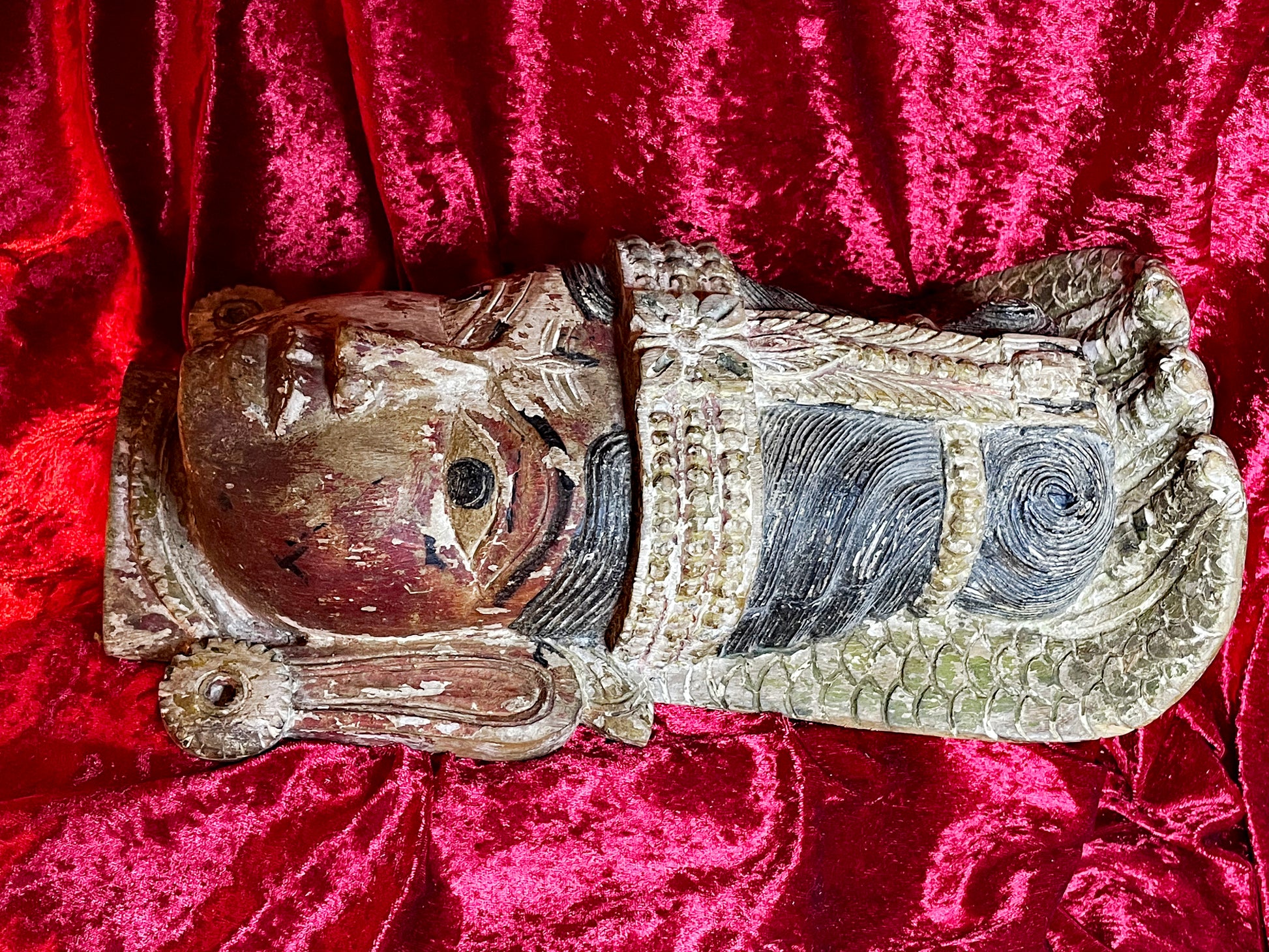 Profile view showing the cobra-scale carved back, a rare bilateral carving