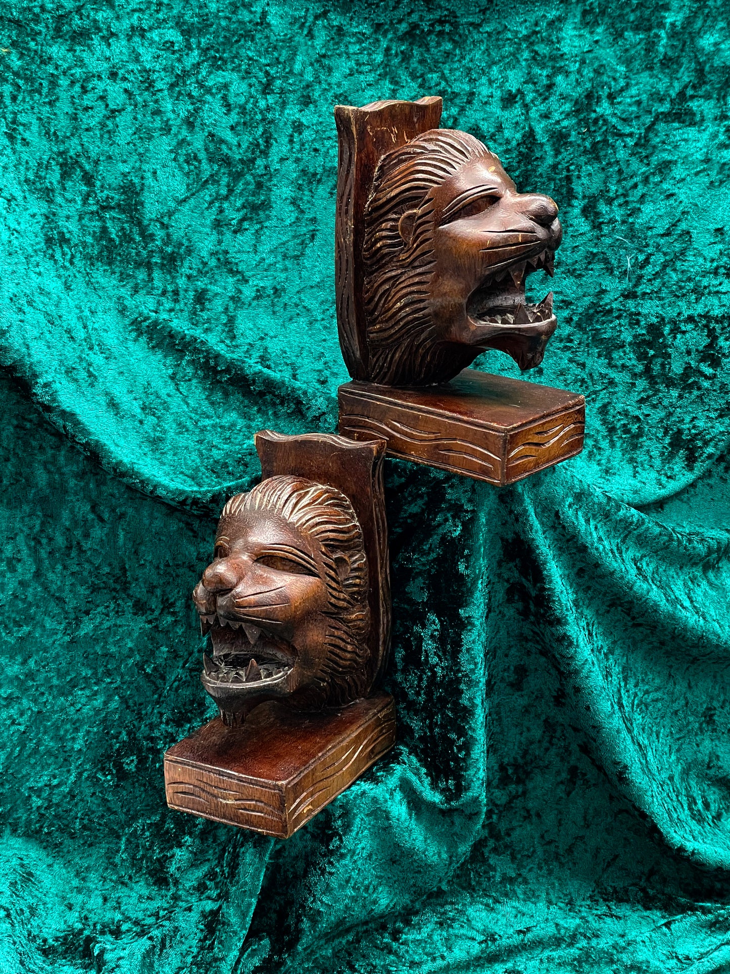 Pair of Solid Exotic Wood Bookends – Hand-Carved Wild Lion Heads – Vintage Decorative Bookends 18 cm
