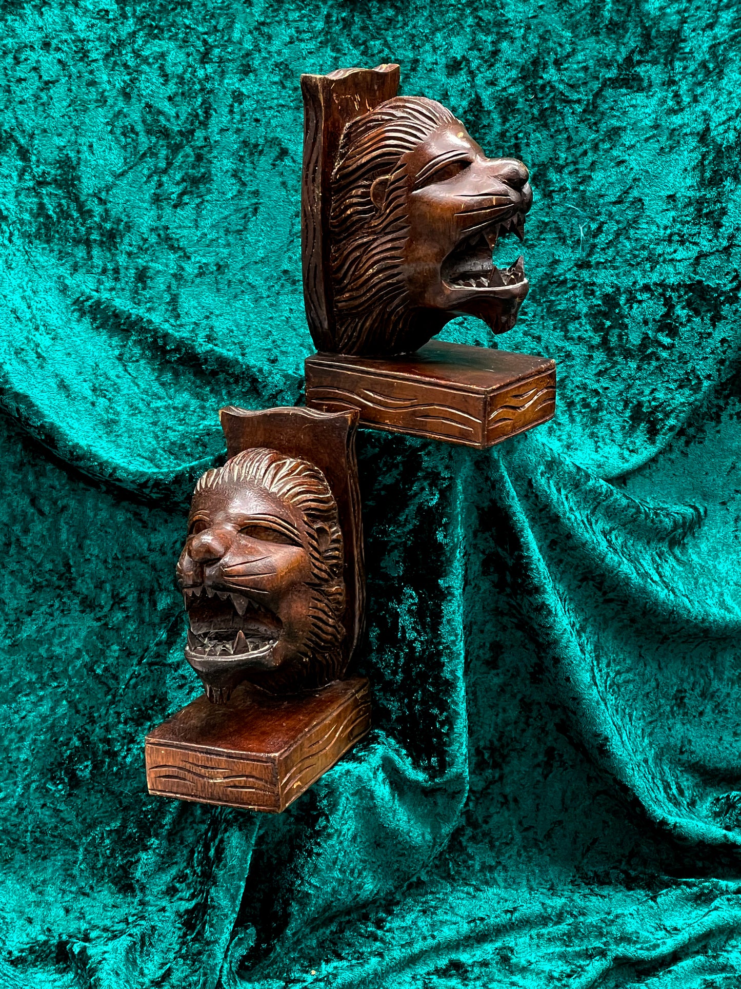 Pair of Solid Exotic Wood Bookends – Hand-Carved Wild Lion Heads – Vintage Decorative Bookends 18 cm