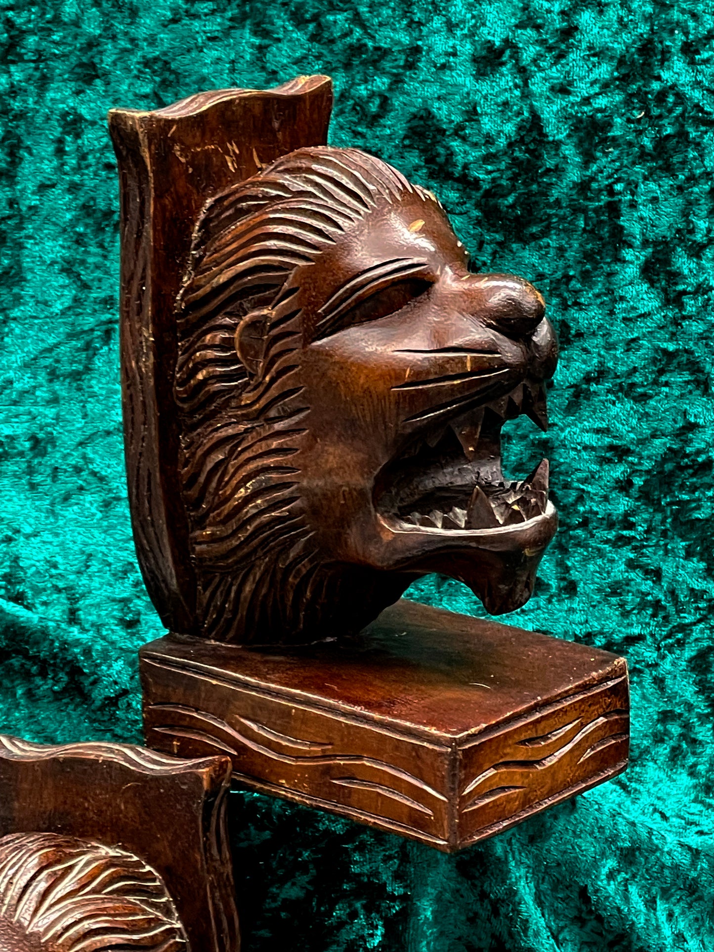 Pair of Solid Exotic Wood Bookends – Hand-Carved Wild Lion Heads – Vintage Decorative Bookends 18 cm