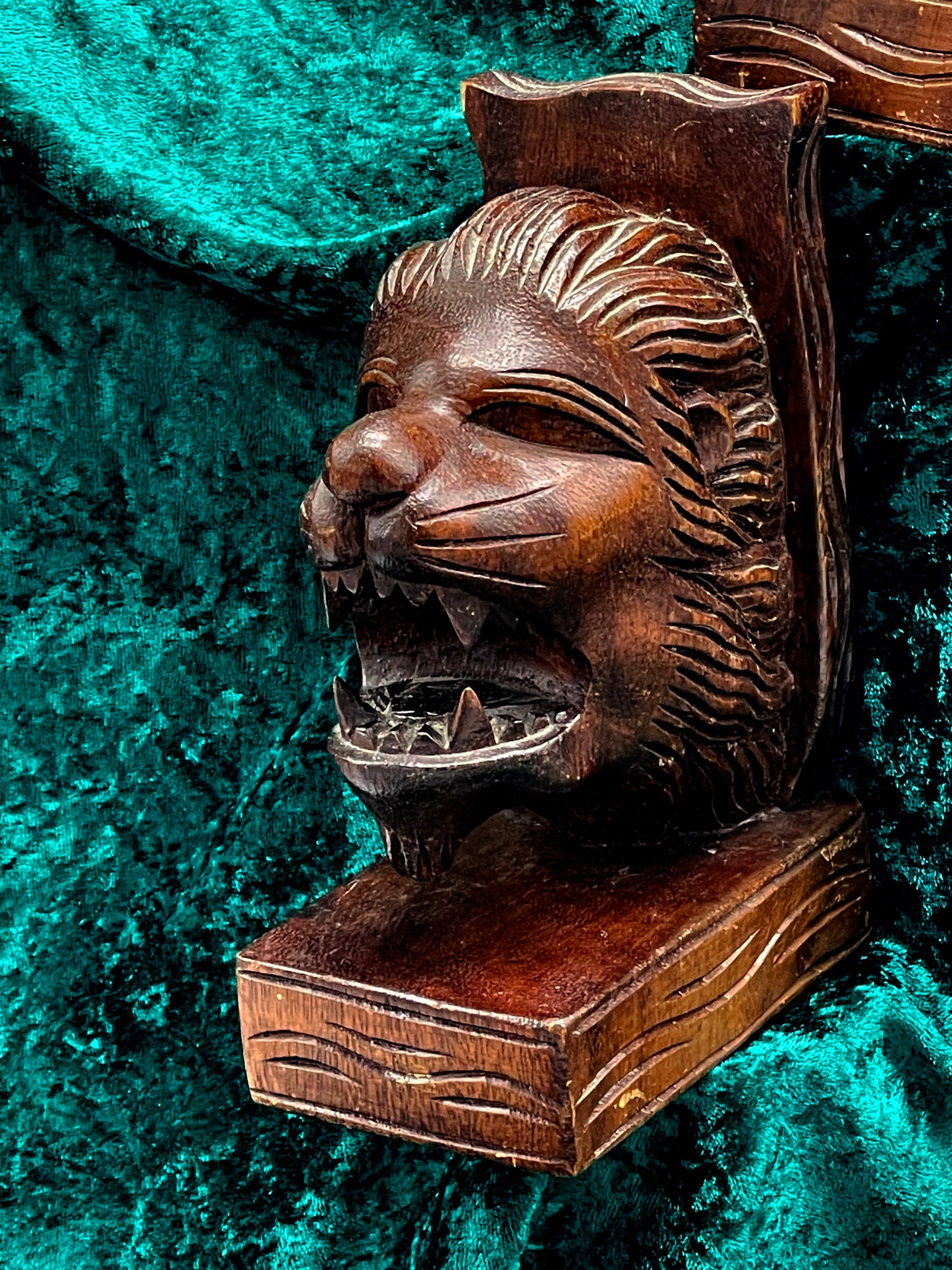 Pair of Solid Exotic Wood Bookends – Hand-Carved Wild Lion Heads – Vintage Decorative Bookends 18 cm
