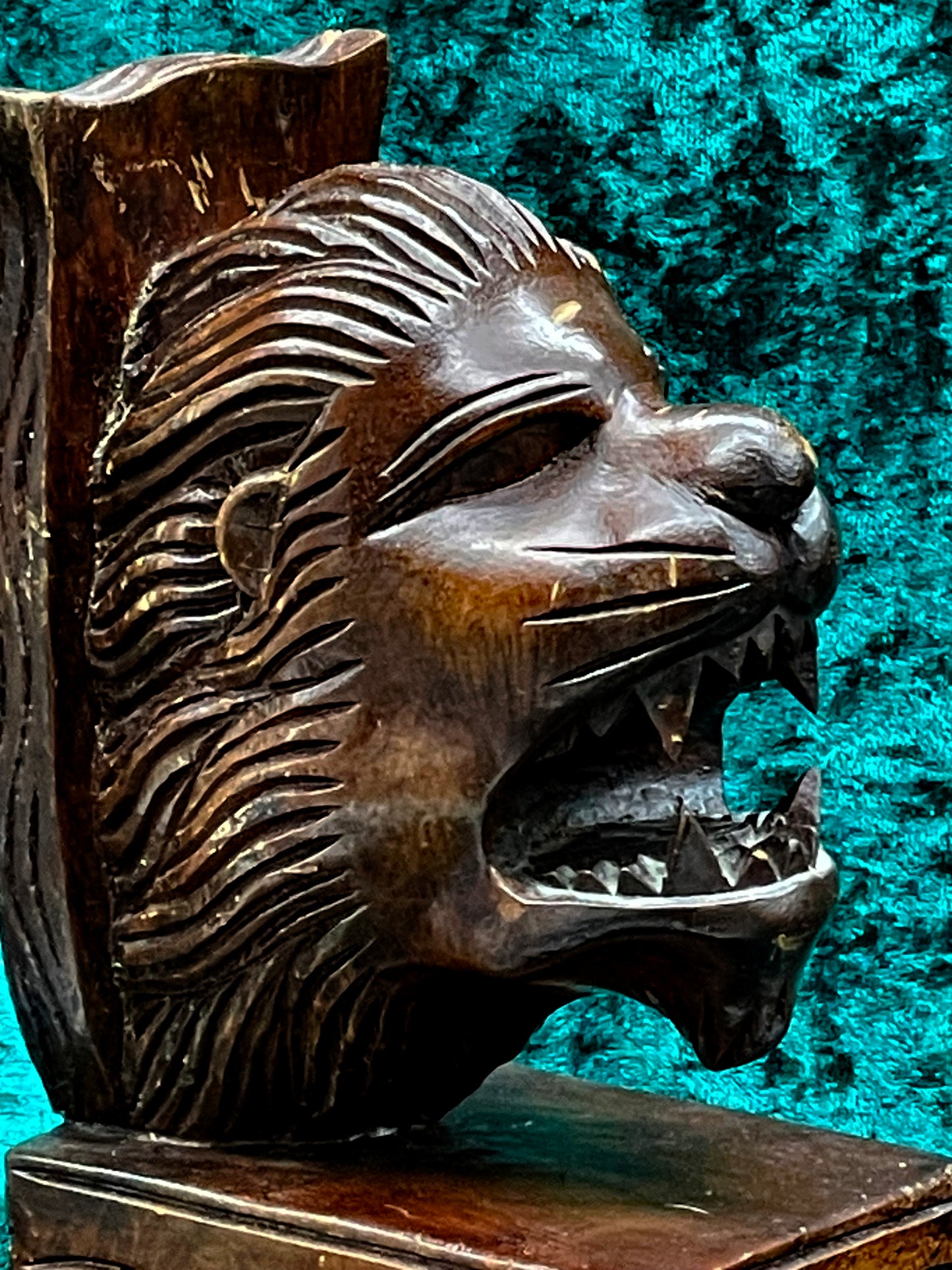 Pair of Solid Exotic Wood Bookends – Hand-Carved Wild Lion Heads – Vintage Decorative Bookends 18 cm